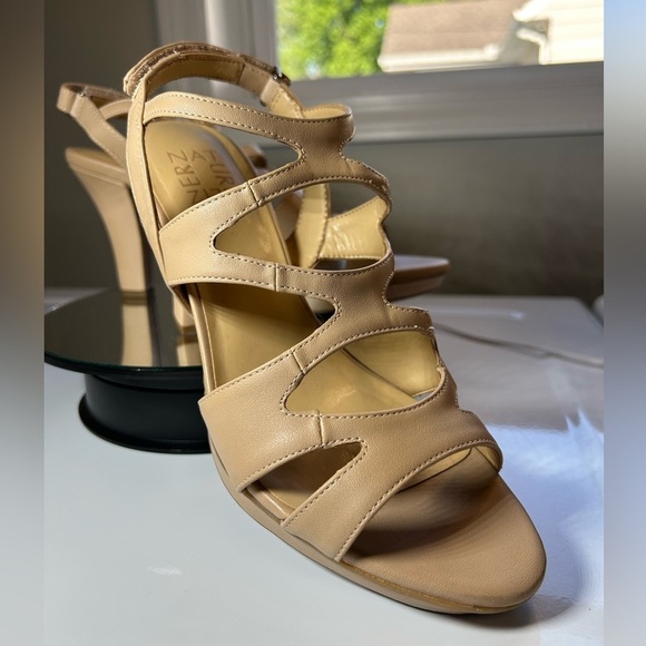 Platform Heels Woman’s 8.5 NWOT Diana Tan Velcro Straps Rubber Sole& Heel Post - Picture 1 of 9